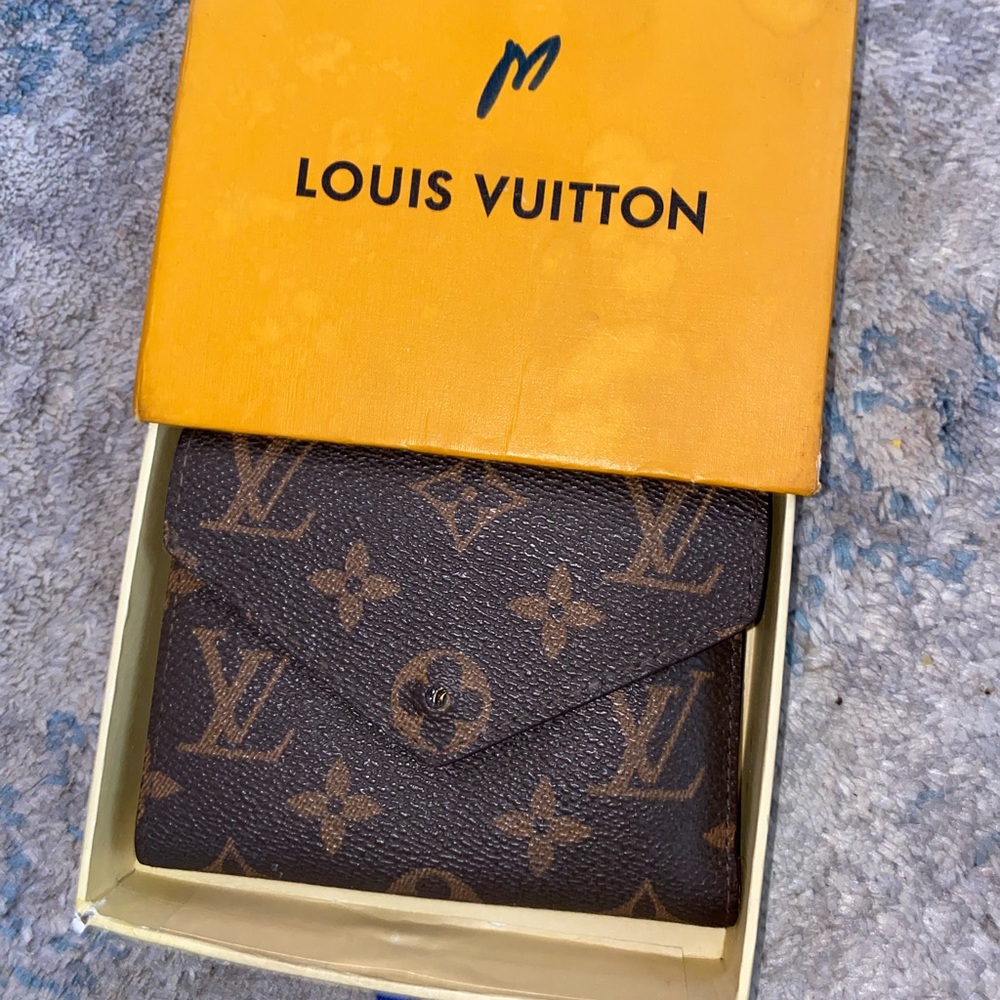 Wallet .. gifted not sure of authenticity